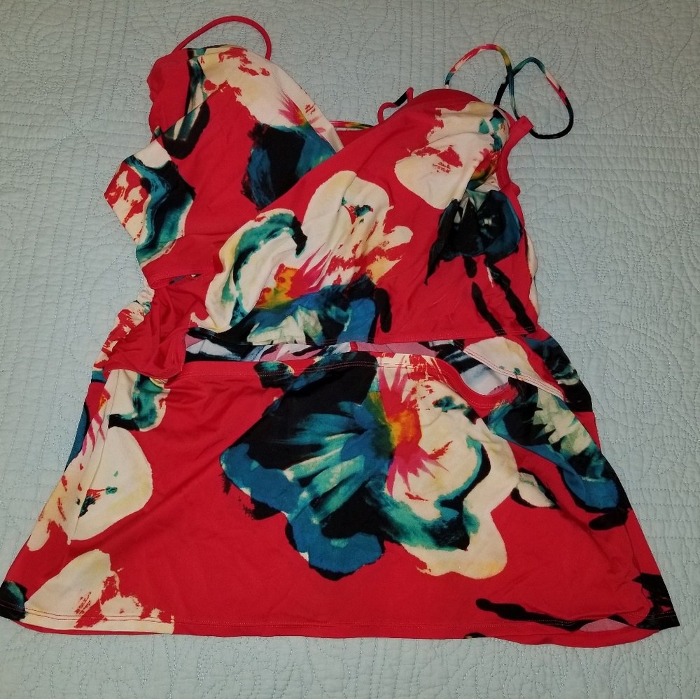 LelaRose swim top sz 44DDD